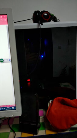 机箱铁皮有点薄  全透基本也黑乎乎的  跑完背线闪缝挺厉害的  性价比一般