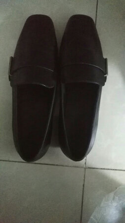 鞋的质量很好，穿起来也很舒服，就是买大了也懒得换了，嫌麻烦