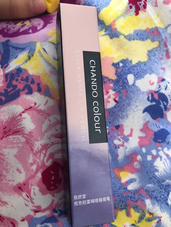 看着包装就很喜欢，谢谢店家送的赠品，之前用过自然堂面膜，很不错哦。?口红颜色选的很鲜艳，持久度滋润感不输大牌口红。