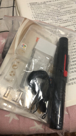 送了好多小礼物，很不好拆，但是很好