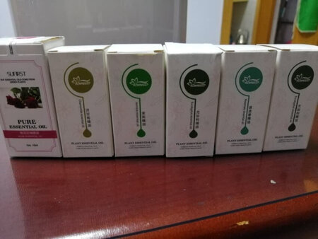 这个不是玫瑰精油，是混合玫瑰和天竺葵，虽然我理解玫瑰精油很贵，这个价格不应该能买到纯玫瑰油，但是店家没有在名称里说，也是不对的。