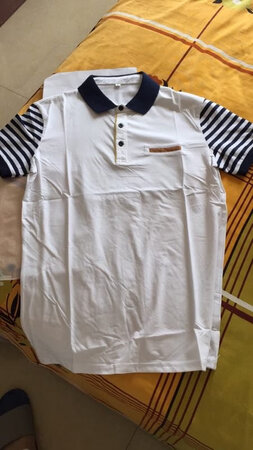 衣服收到，包装完好。白色还行，和图片描述相符，黑色掉色严重，不能穿。等于两件价钱买了一件，也不便宜。