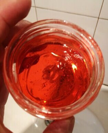 还可以，用了一段时间体验感还是不错的，敷完面膜皮肤很补水，味道也还不错，性价比也很高，一次买了3瓶，囤着夏天用