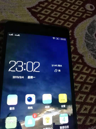 电池收到了，配套的，用了两天才来评价的，特别耐用。