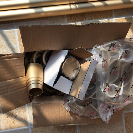 包装的很好，一点也没损坏，配件齐全，最值得推荐的是上面那根消音条，卖家很用心，值得拥有。