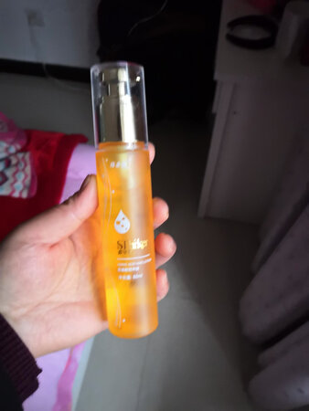 发油还不错  用过头发挺柔顺的