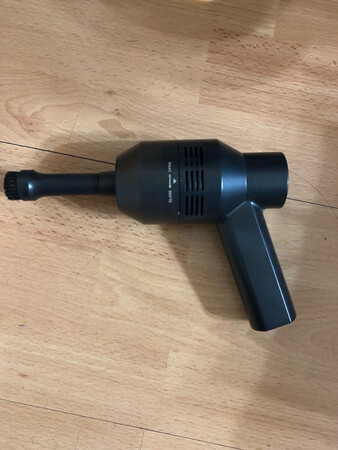 清理桌子很方便，吸的挺干净，适合收拾边边角角的碎屑