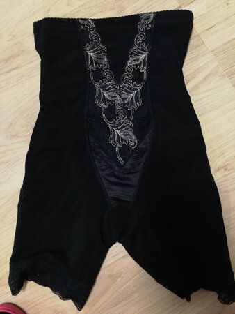 穿上效果不错，面料舒适，压力不错，尺码非常合适，发货速度非常快