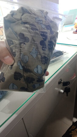 很薄  舒服  花色不错  是我喜欢的类型  一个夏天 不到一百  很划算