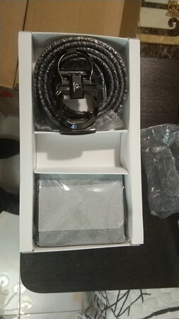 我就服了，我明明买的是金色的，给我发个黑的