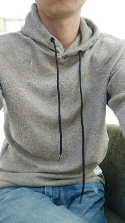 还可以呀，是挺透气的那种