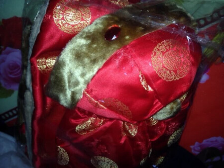 穿一次就掉线了，线头一拉衣服全烂了。。