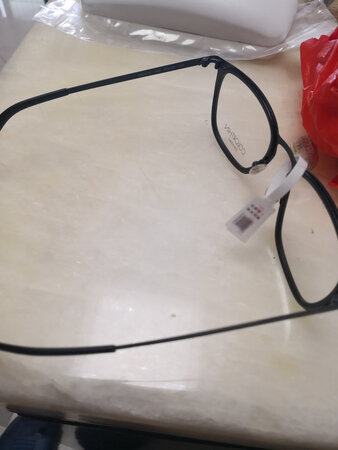 材质很，但是有种很容易坏的感觉。。。。。。。。。。。。。