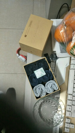 贵是贵了点但是很好不会破洞，以前我买的都是10块3双的穿两次就破洞了，而且这袜子吸汗！
