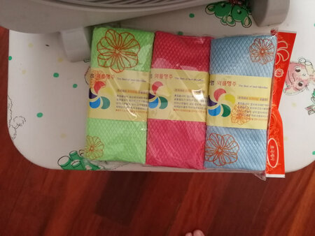 抹布轻巧，容易清洁碗筷。