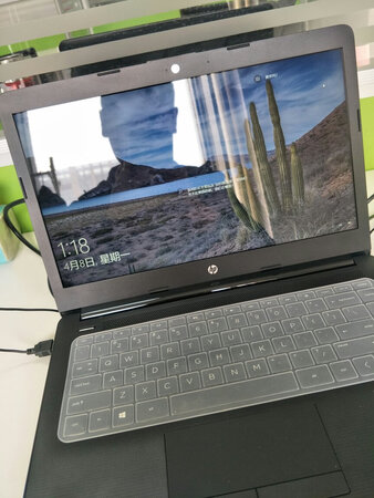电脑用了一天很不错，画面感清晰，物流也快。