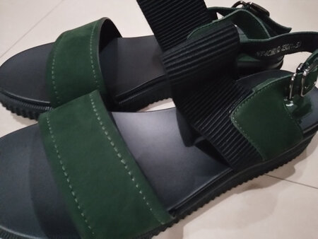 很舒服的底，软软的，穿着不累，好！款式也适合