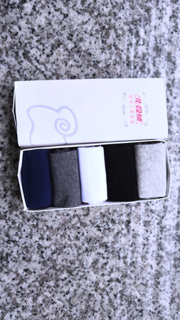 袜子穿起来很舒服，不过起毛球了。