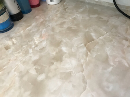 还行的，跟原本的颜色差不多，挺和谐的，就是贴的时候不小心没弄好，总的来说还可以的