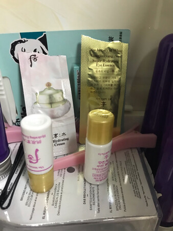 中药味道的，没有别的撕拉产品那么狠，撕的时候不咋疼