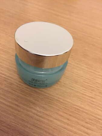 很不错 淡香 滋润 包装蛮好。坚持用看看效果