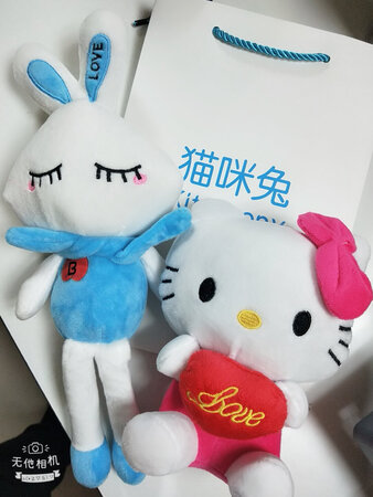 挺漂亮的手表，还送了2个公仔，宝贝很喜欢。