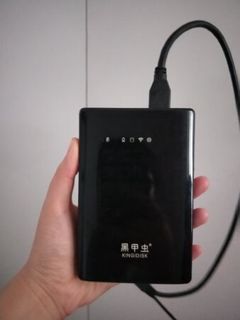 硬盘外观不怎么好看，但无线传输功能很方便