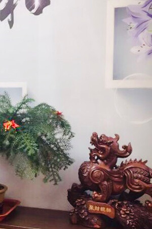 跟图片颜色一样，没有色差。很漂亮也很大气。送人很有面子。收到货也很快。