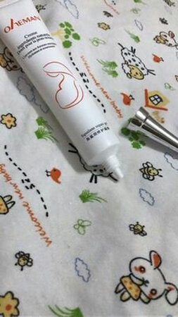 表姐推荐的，说是这个法国牌子的用着好用，用了后确实没有失望，涂抹不油腻，滋润时间很长，基本没有味道，很天然，而且用久了摸着皮肤好像不那么粗糙了也润滑了不少，我是产后用的，每天坚持涂抹两次，用了一段时间，现在纹也已经改善一些了，看着不会像之前看着那么吓人了，真的是买对了产品，丑陋的纹终于慢慢淡化相信坚持用效果会明显，准备再买一支继续用下去，确实是值得信赖的牌子！