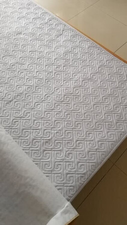 比较厚实的床垫 
比预想的质量要好一点