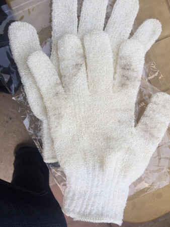 商品收到颜色不一样！还脏、一辈子不洗澡也不会在你家买了！