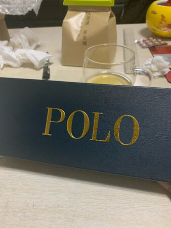 整体感觉还行吧 参与 包装盒的质量还不错?? 袜子还没穿 手感还行