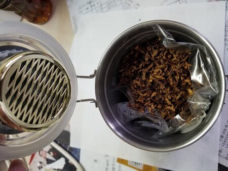买了第二个了，物品质量蛮好的，烟草放进去，保湿性能完好。一盒快干掉的烟草，放进去，70%，几天后，也能渐渐湿润。口味也不错。