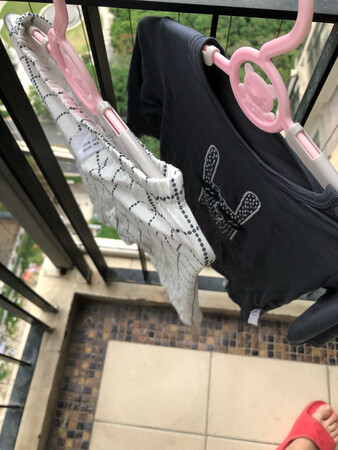 衣服很薄很舒服，就是我想买的那种夏天穿的，不错
