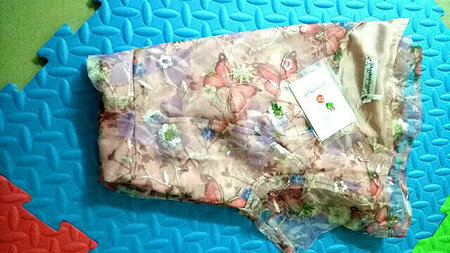 衣服穿起来很合身，挺漂亮的。