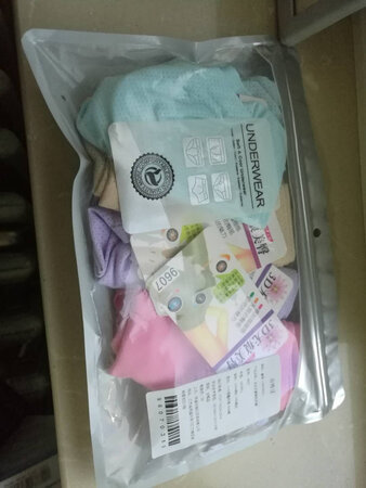 物流很快，衣服摸起来很柔软，穿起来很舒服的，有需要还会再来的。