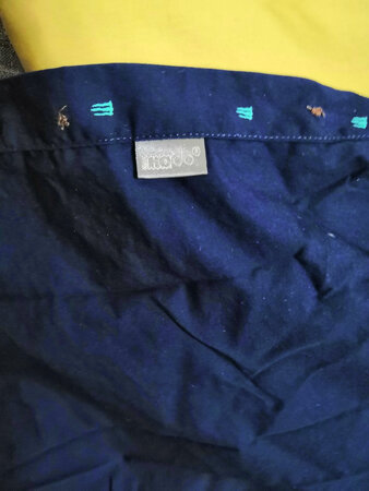 衣服的尺码偏小，发货速度快，衣服容易起折，红豆的品质降低了