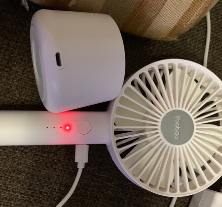 本人是品牌控，羽博是最早一批做移动电源的厂家，对它的产品品质有好感。货到手，果然没让我失望，非常满意，底座和机身均可充电，风力三档够强度足够，噪音正常可接受。