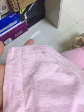 衣服上有脏的地方，但是其他都比较好，自己洗洗看看吧