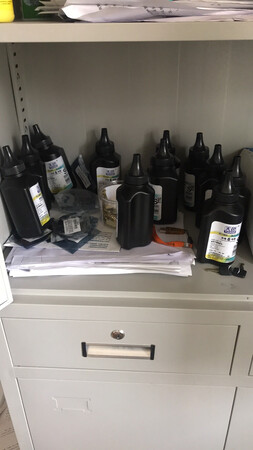 还是很好用的，这次公司在也不怕打印机罢工了，很好用，安装很方便！好评！