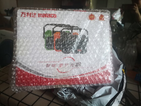 大小正好，外观很漂亮，昨天晚上去外面试了一下，效果不错，声音很好