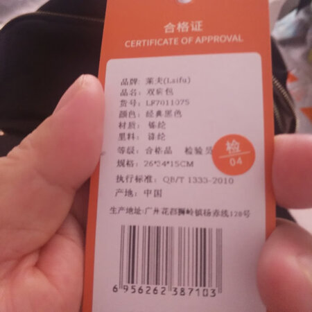 包包质量很好，做工精细。喜欢的亲们赶紧下手
