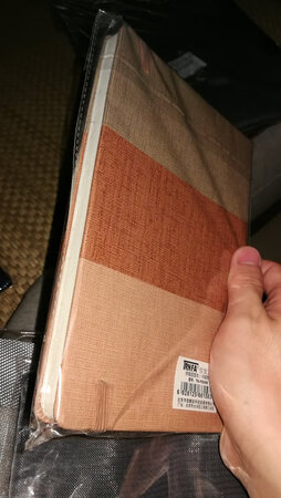 信发的东西真的做的很有质感 在文具店至少要两倍的价格 超级满意和喜欢 强烈推荐他们家的那种网格布文件袋！