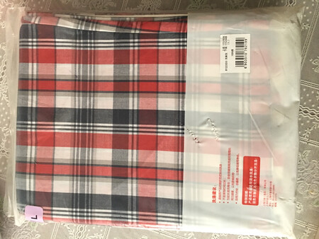 衣服质量很好，很合身，家人很喜欢。