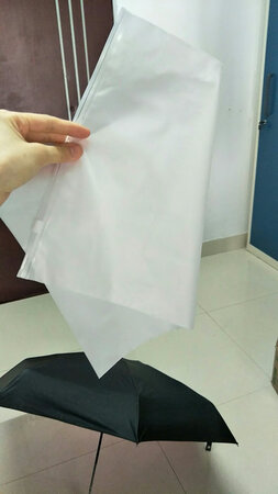 这个袋子还可以哈，比较便宜，可以分装不同类型的衣服，比较整齐卫生。单鞋可以放得进去，出门的时候还是很实用的。质量一般，用了3次有2个有点裂开了。