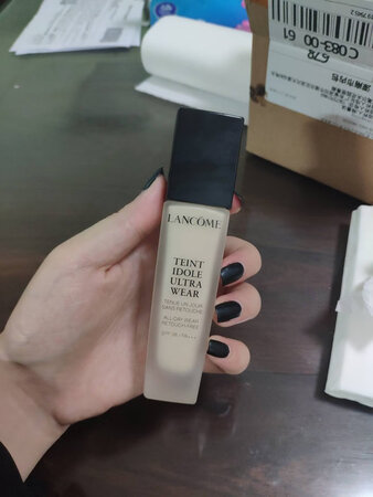 我觉得用着不错 是正品 皮肤状态不好的一定要做好保湿再用 妆感很棒持妆时间也久