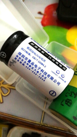 多次在这家店购买了，发货和物流都快，很多时候一个电池也包邮！收到货后，有一个电池盒+一个大电池，电池有些份量，有些重，结实！之前买过同款2个了，放在热水器里，可以用挺久的，所以继续回购！放在燃气炉也行！之前买过其他牌子的1号充电大电池，热水器点火很快就没电了，要经常充，很麻烦！