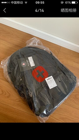 新买的双肩背包上班用的，之前买的是另一个品牌，都是在京东商城买的，物流快售后方便，有信誉挺好的