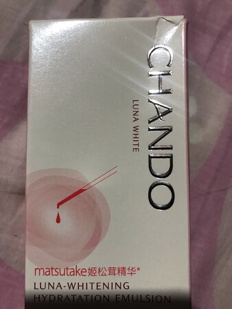 产品不错，一直用自然堂
就是这次包装不是很完美，都压变形了