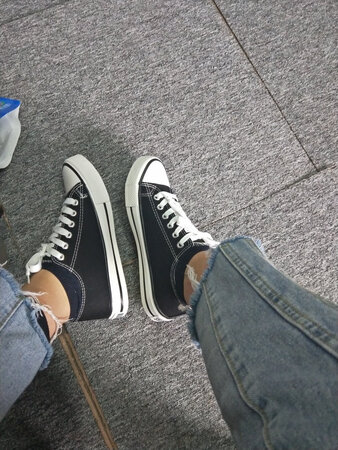 很喜欢 很舒服啊，底子很软呢就是有一点点的挤，如果再大半码就好了